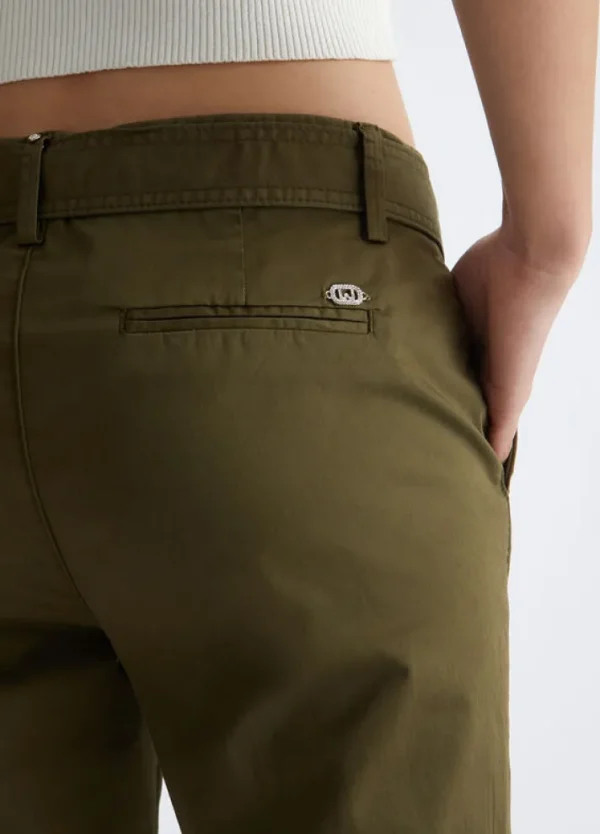 Pantaloni chino con cintura